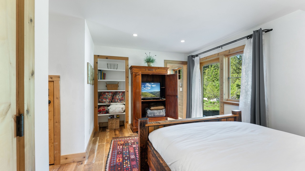 Photo of Bedroom in Serene Lakes