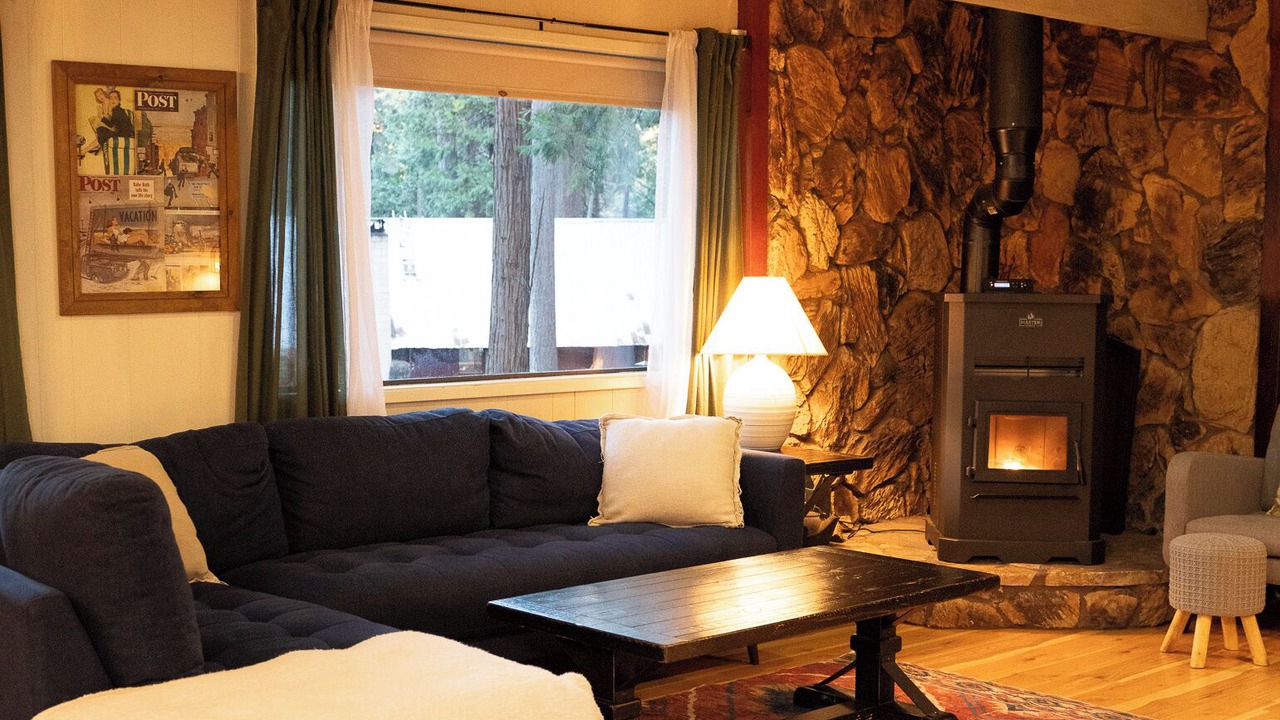 Photo of Livingroom in Phoenix Lake-Cedar Ridge