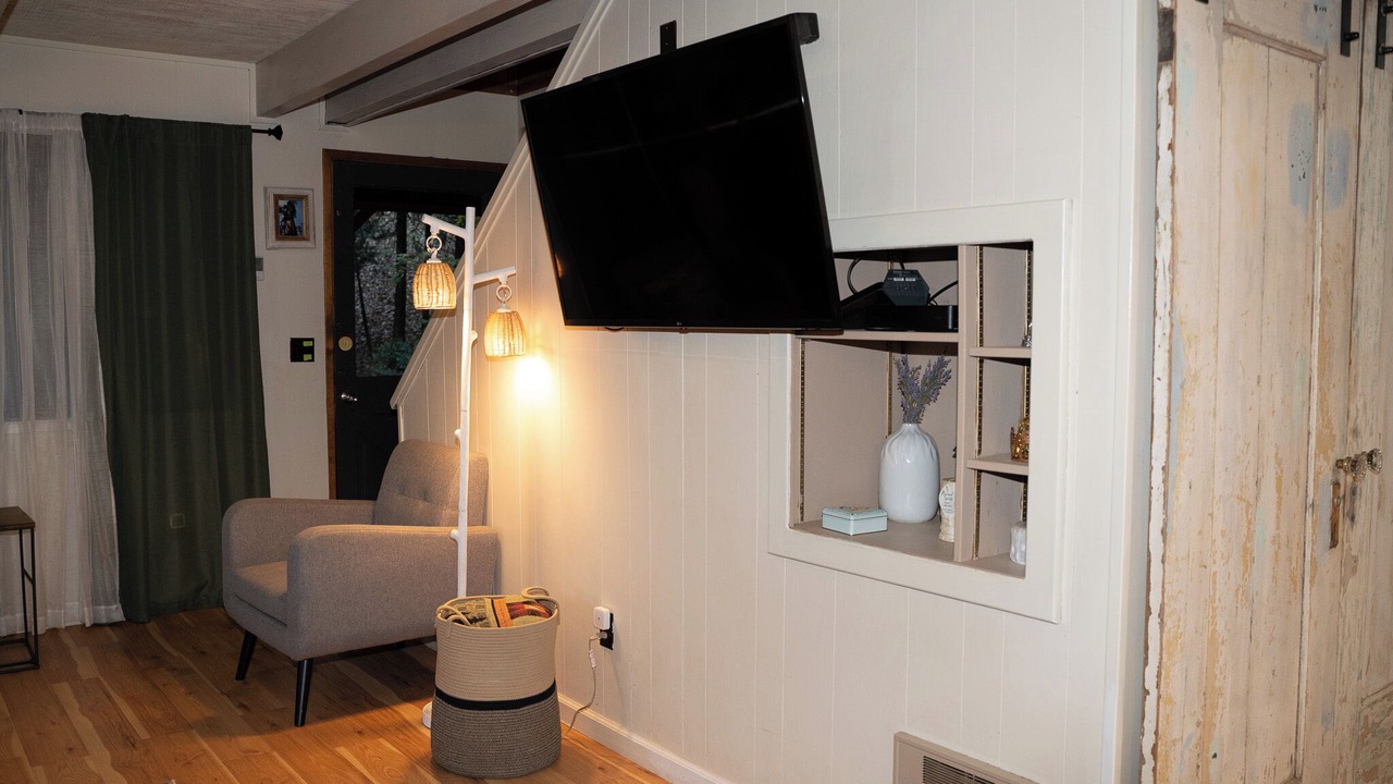 Photo of Livingroom in Phoenix Lake-Cedar Ridge