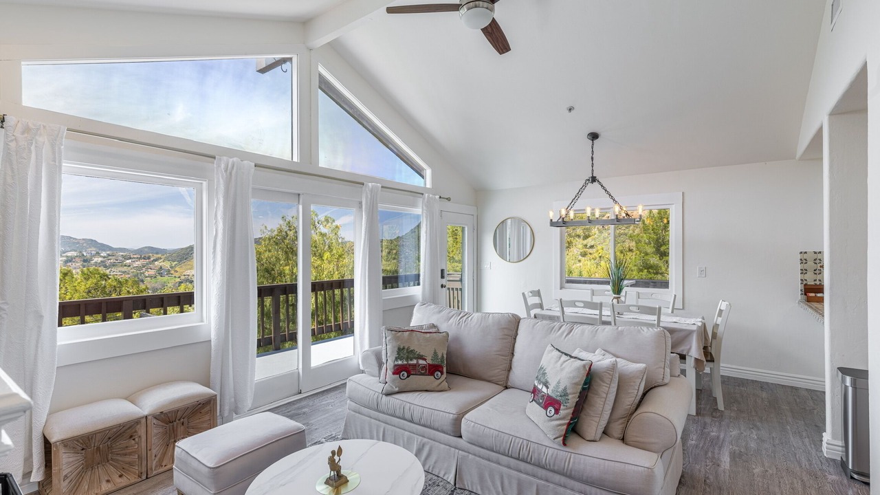 Photo of Livingroom in Thousand Oaks