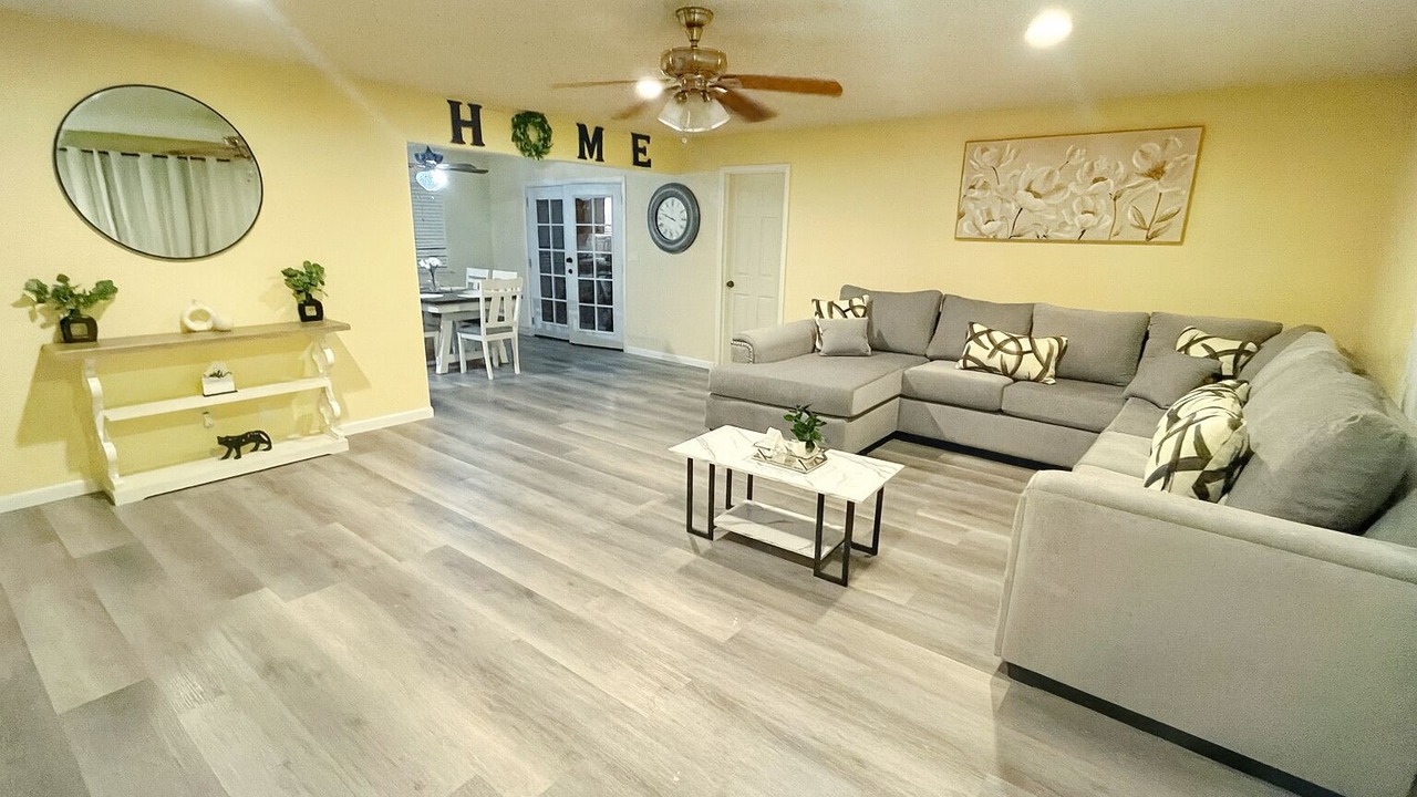 Photo of Livingroom in Roosevelt