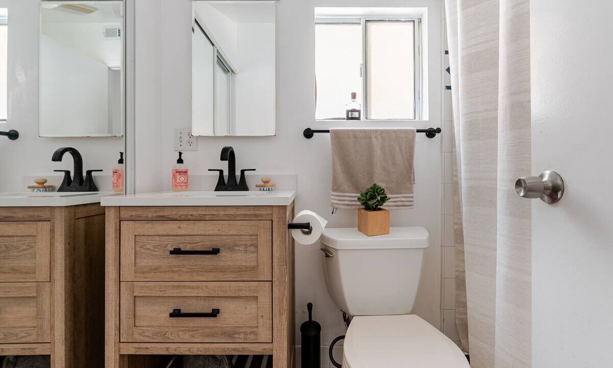 Photo of Bathroom in Beverly Glen