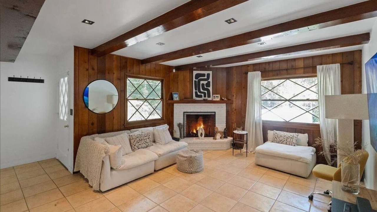 Photo of Livingroom in Beverly Glen