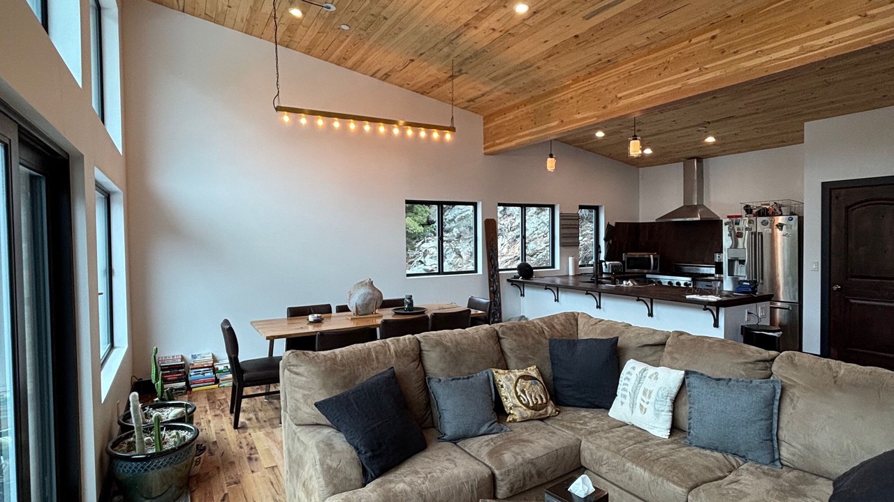 Photo of Livingroom in June Lake