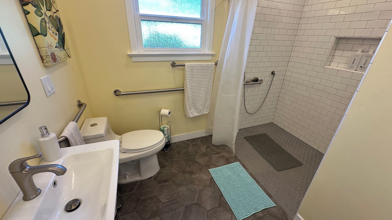 Photo of Bathroom in Oak Park