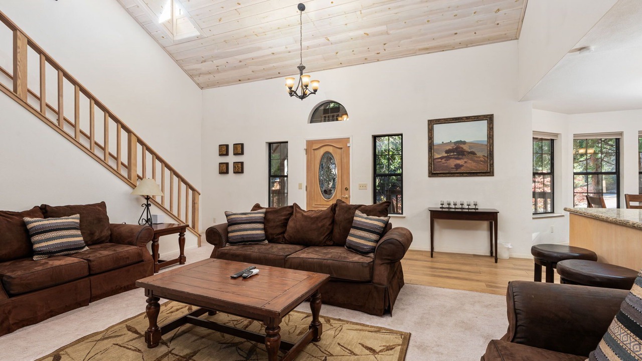 Photo of Livingroom in Shaver Lake