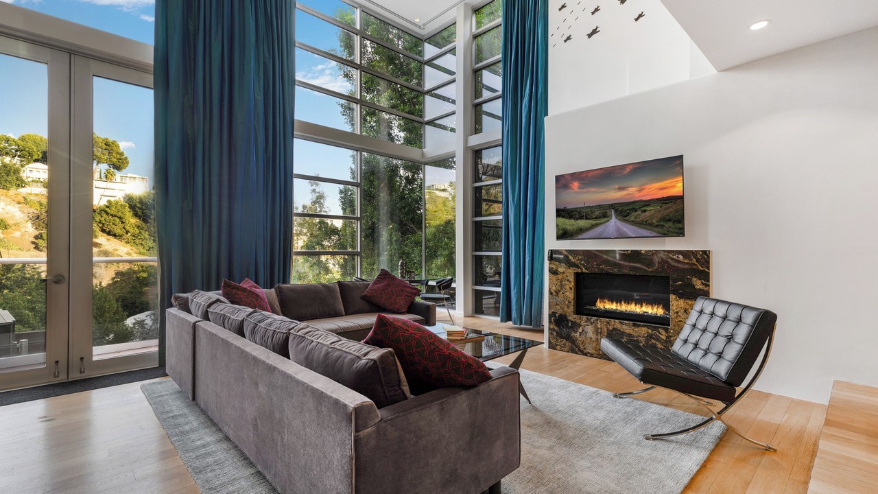 Photo of Livingroom in Hollywood Dell
