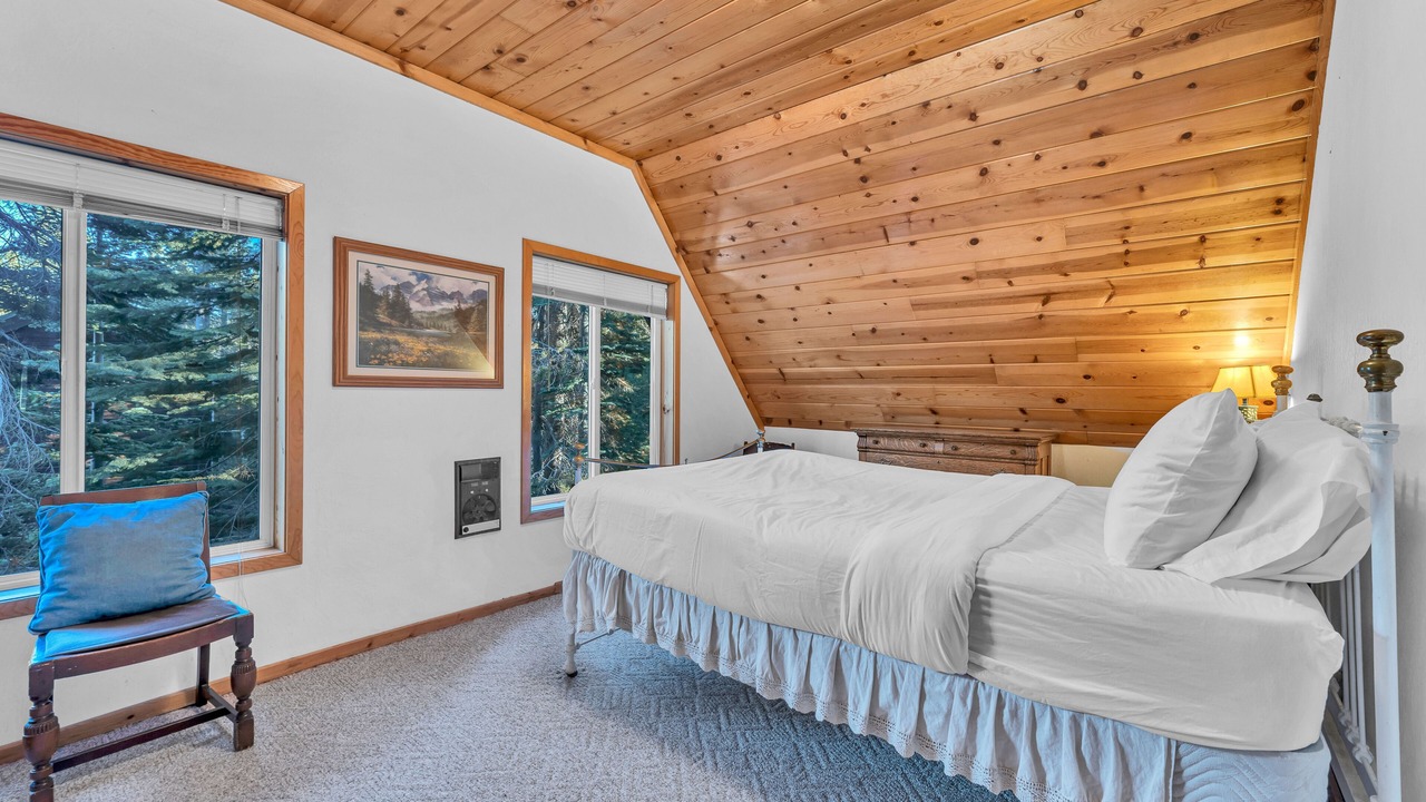 Photo of Bedroom in Serene Lakes