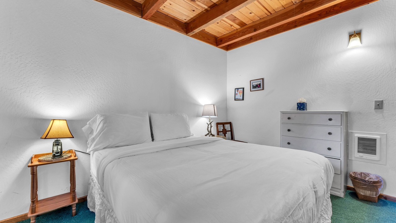 Photo of Bedroom in Serene Lakes