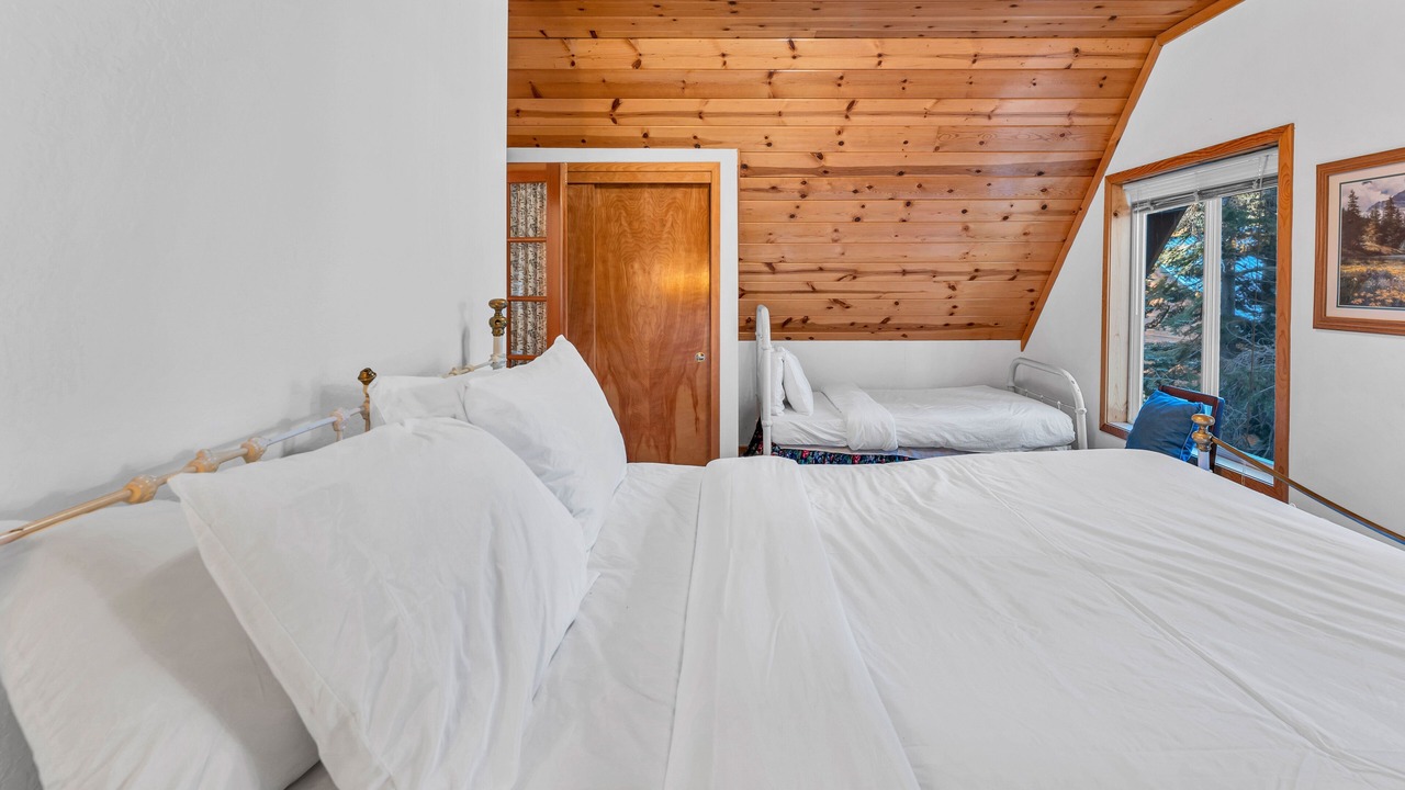 Photo of Bedroom in Serene Lakes
