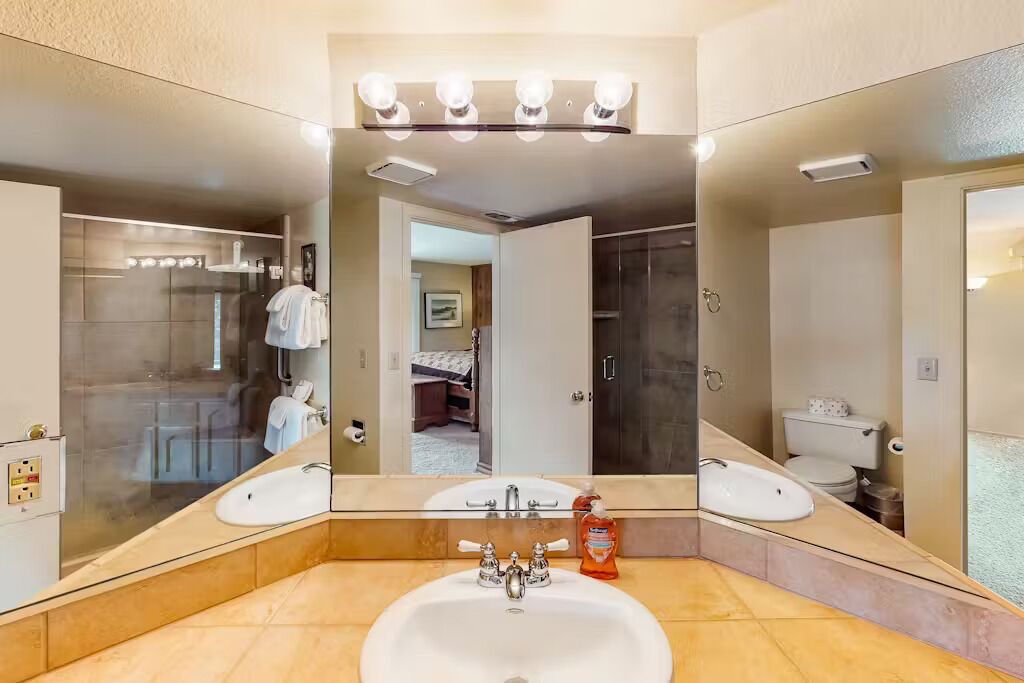 Photo of Bathroom in Lakeshore