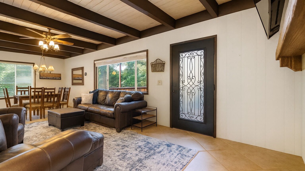 Photo of Livingroom in Sierra Cedars