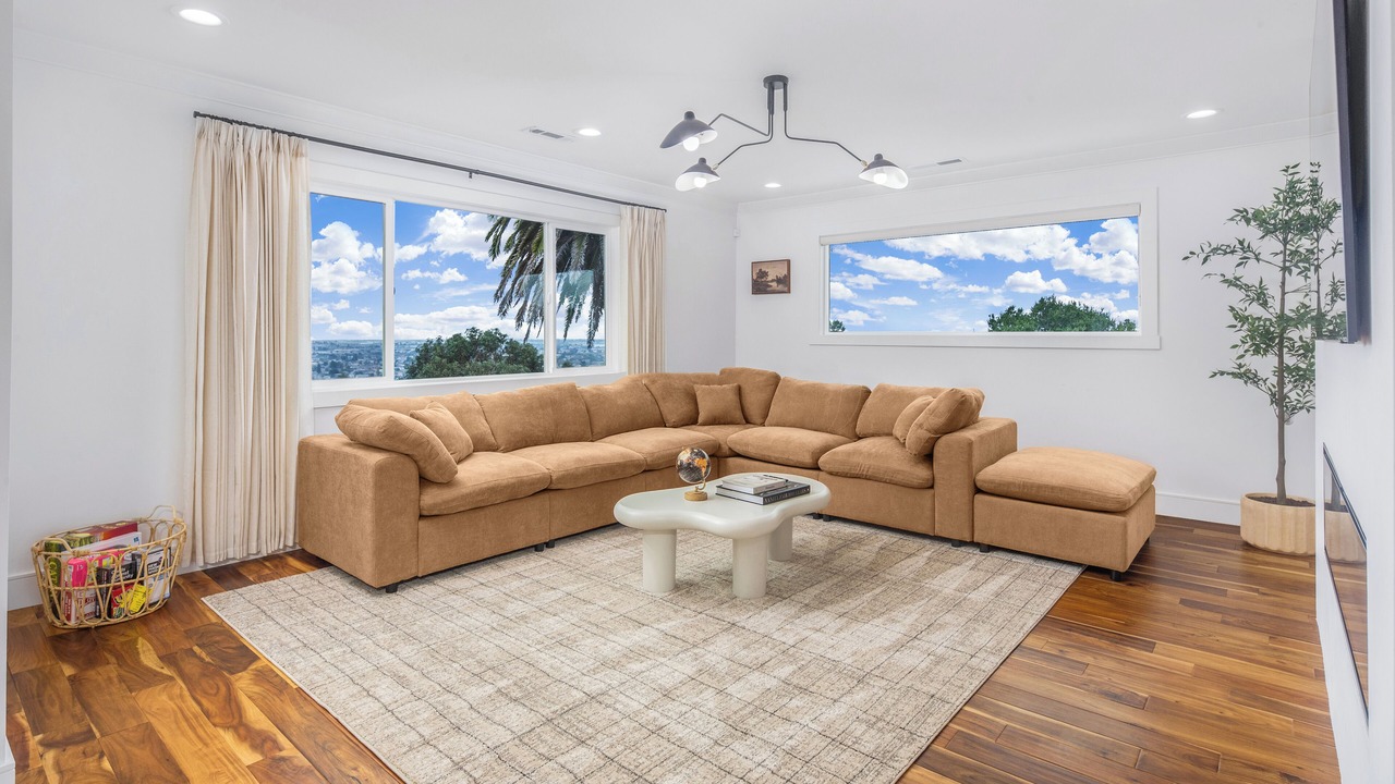 Photo of Livingroom in Oakland