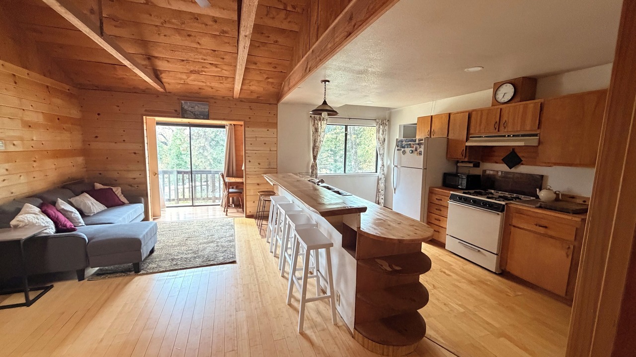 Photo of Livingroom in Cascadel Woods