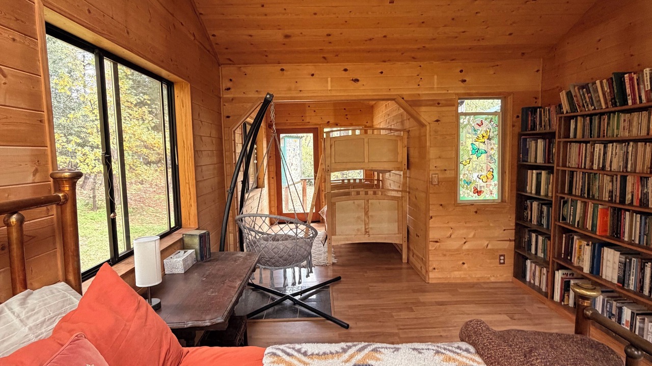 Photo of Bedroom in Cascadel Woods