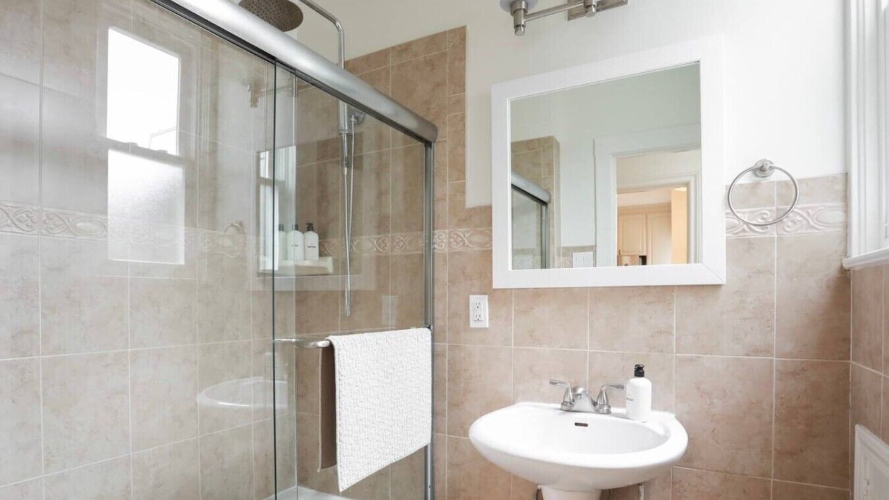 Photo of Bathroom in Golden Gate