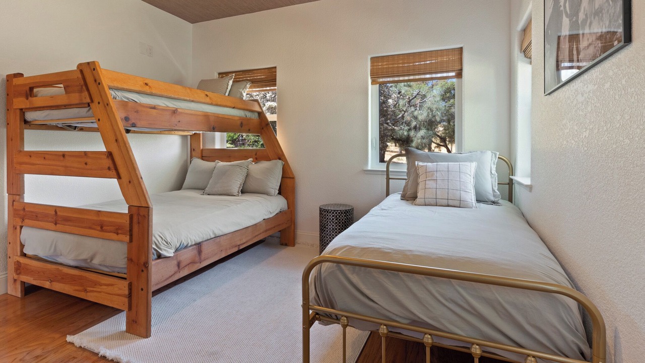 Photo of Bedroom in Groveland