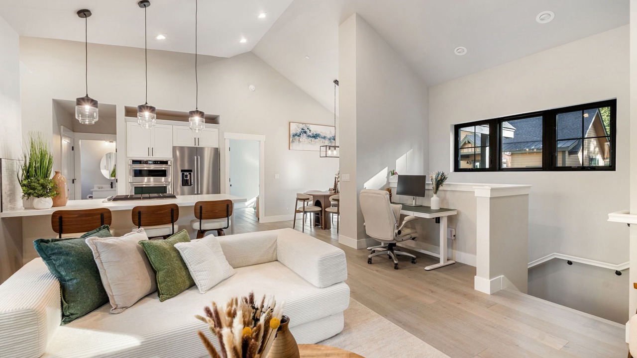 Photo of Livingroom in Lincoln Park