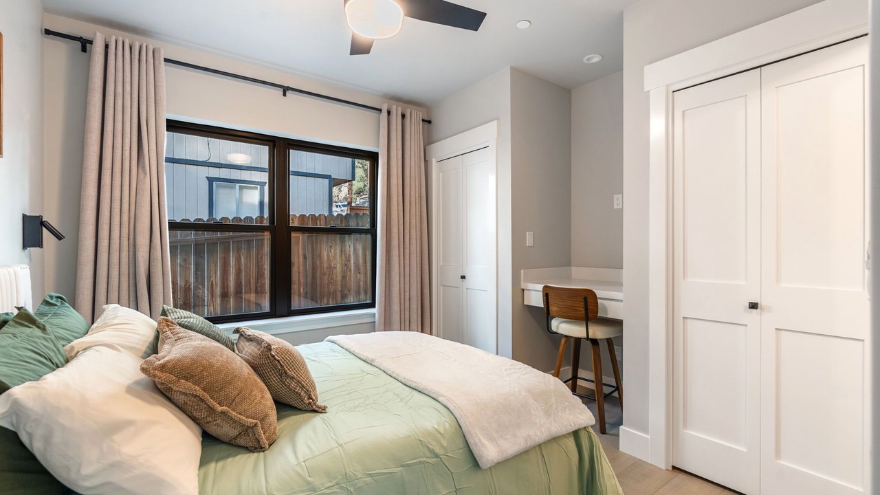 Photo of Bedroom in Lincoln Park