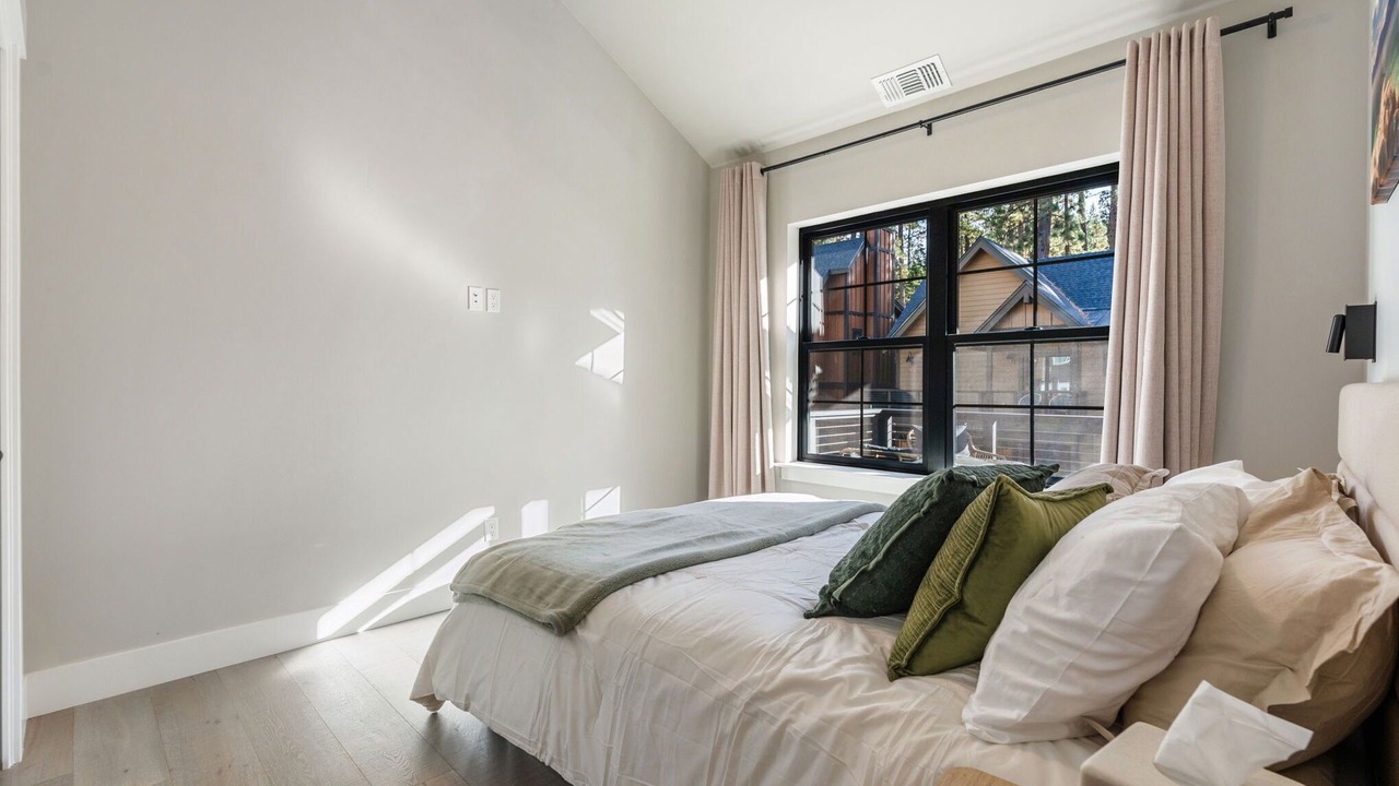 Photo of Bedroom in Lincoln Park