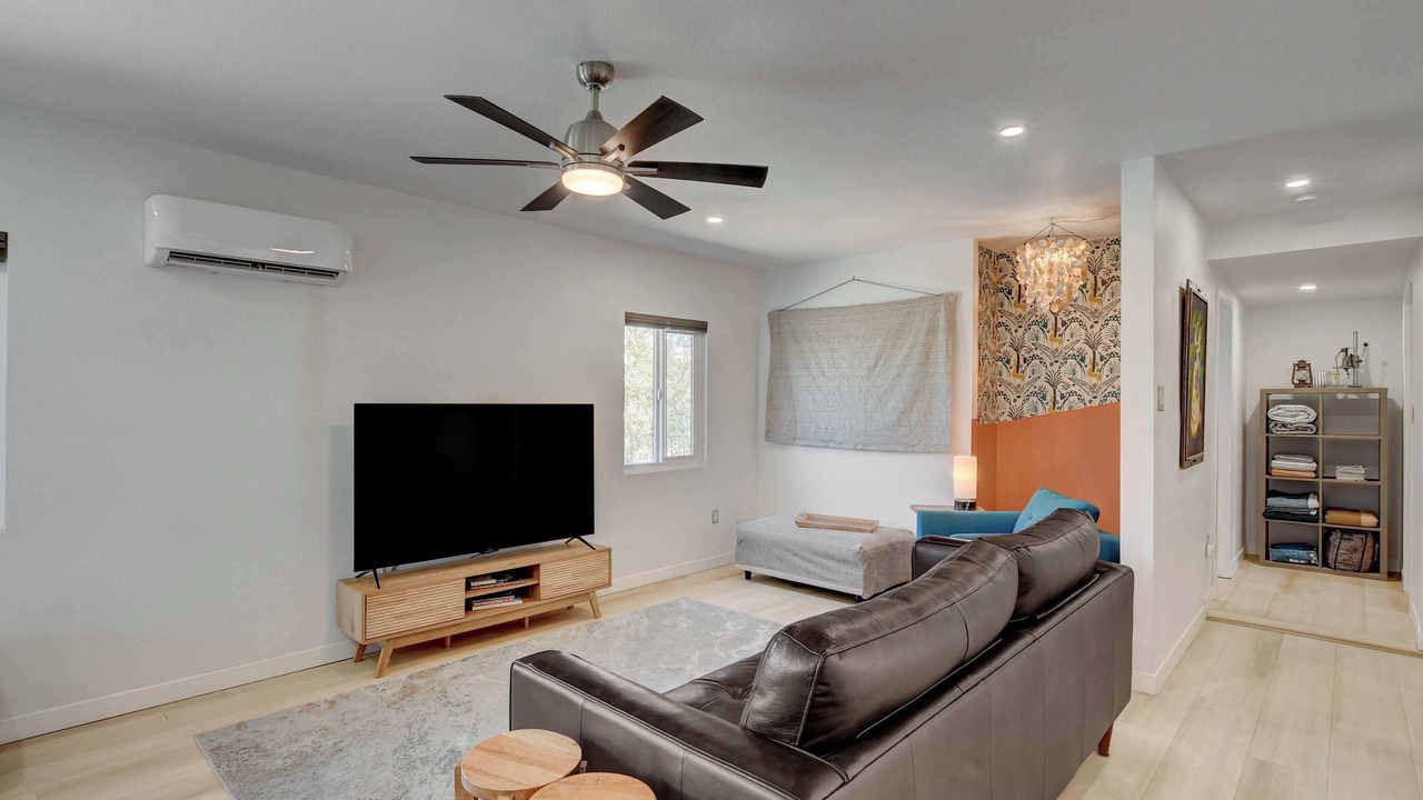 Photo of Livingroom in Townsite