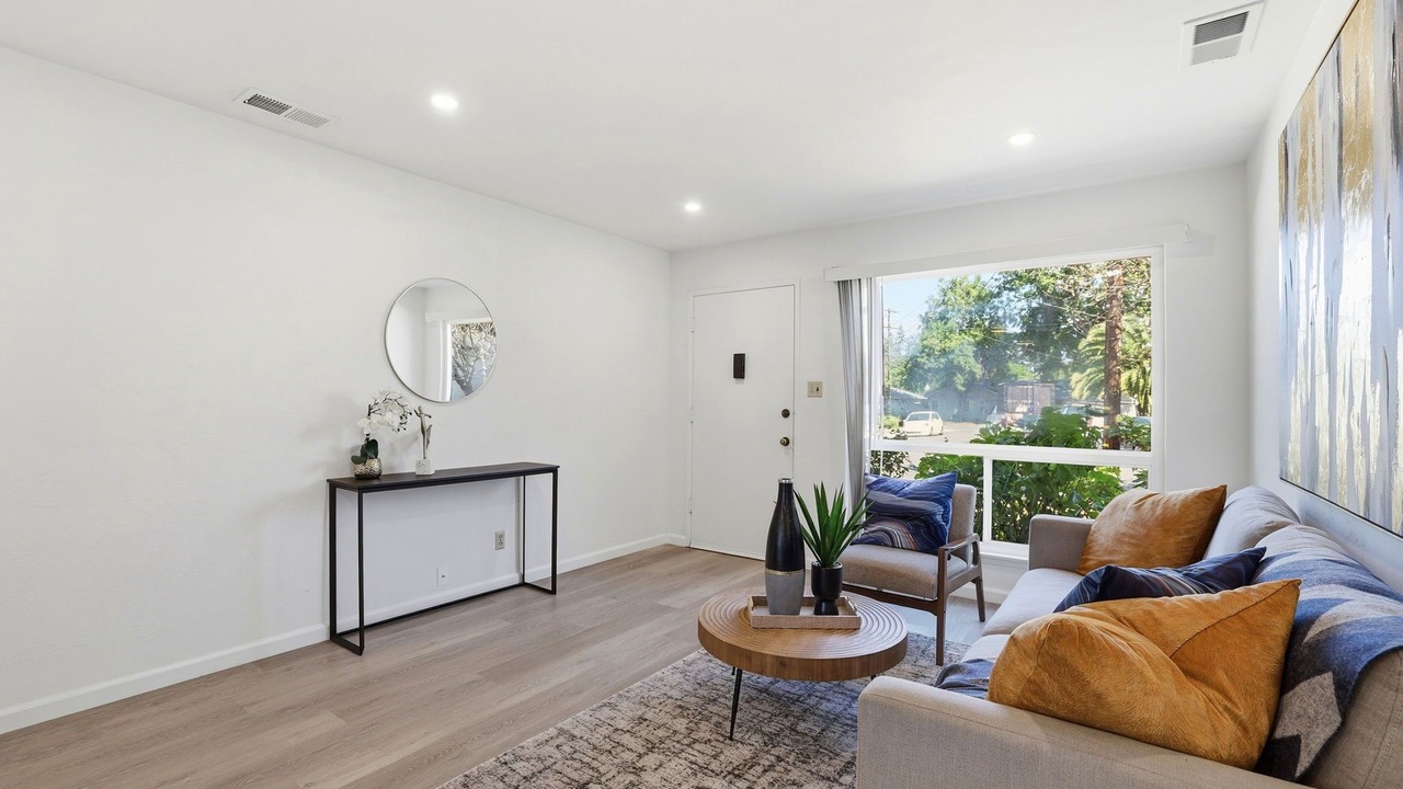 Photo of Livingroom in Old Mountain View