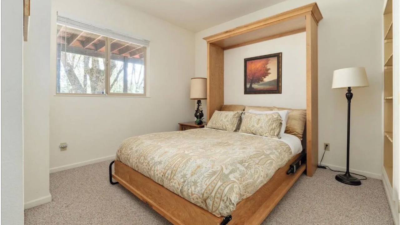 Photo of Bedroom in Glencoe