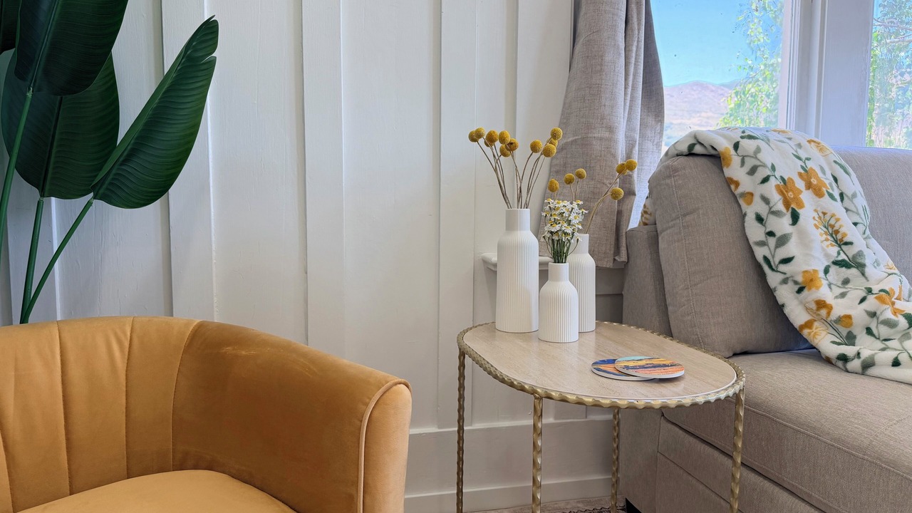 Photo of Livingroom in Downtown