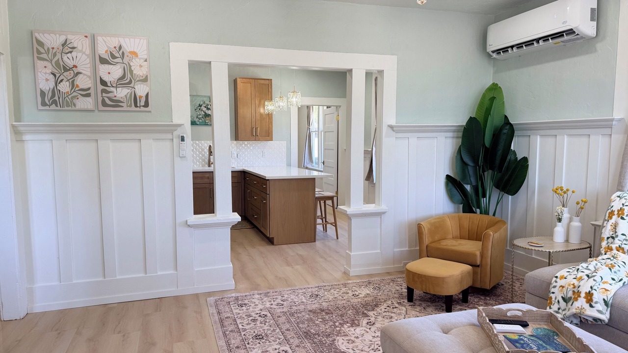 Photo of Livingroom in Downtown