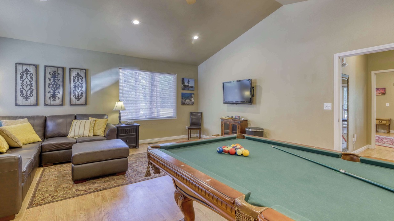 Photo of Livingroom in Tahoe Valley