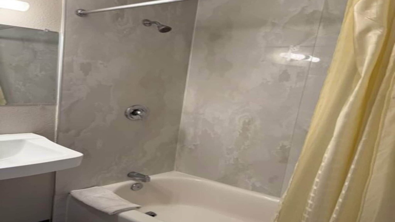 Photo of Bathroom in Lincoln Acres