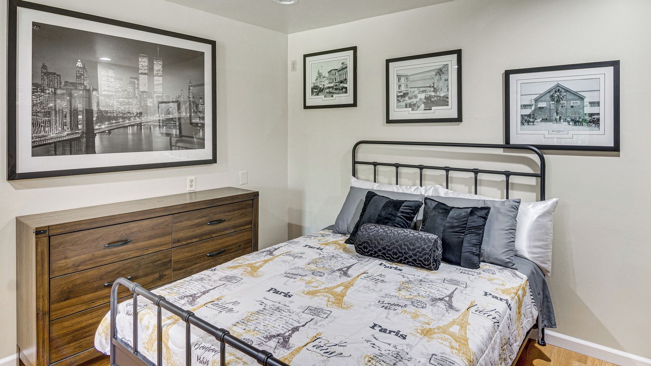 Photo of Bedroom in La Canada Flintridge
