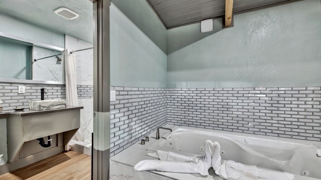 Photo of Bathroom in Lakeside Park
