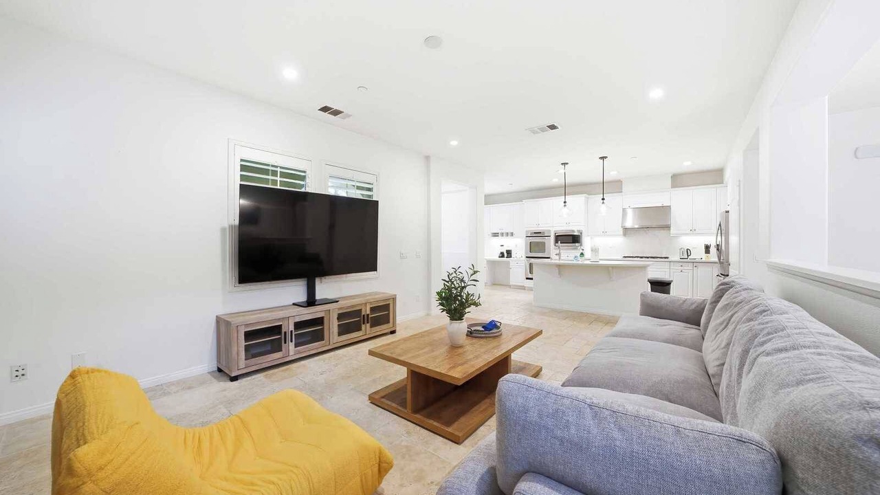 Photo of Livingroom in Woodbury