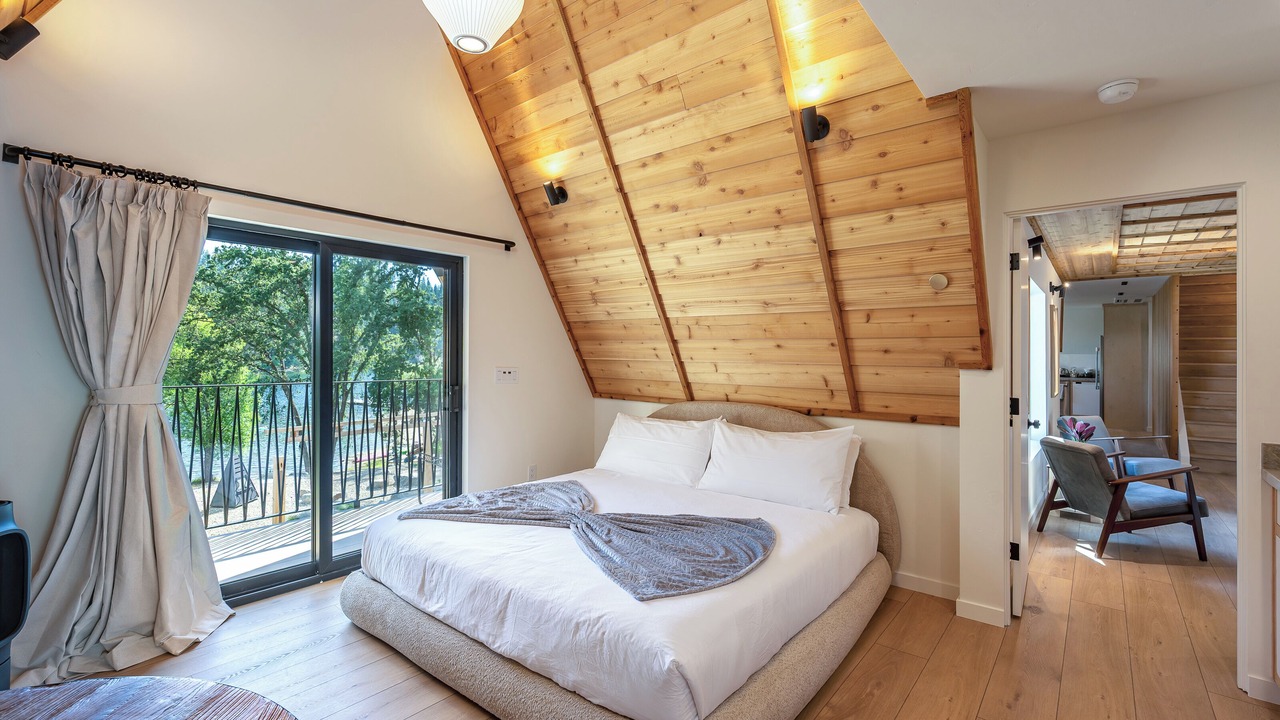 Photo of Bedroom in Groveland