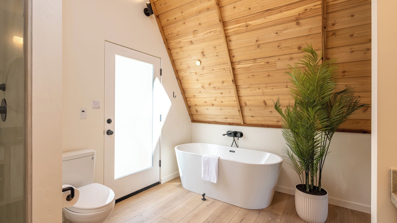 Photo of Bathroom in Groveland