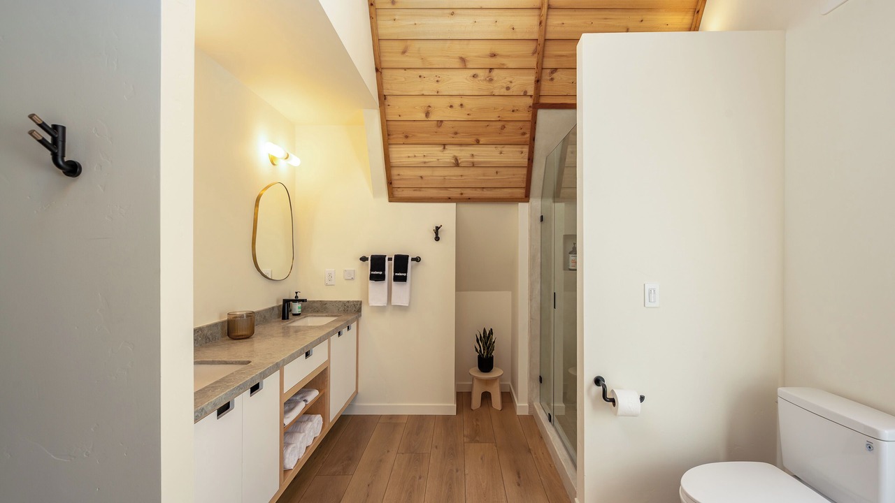 Photo of Bathroom in Groveland