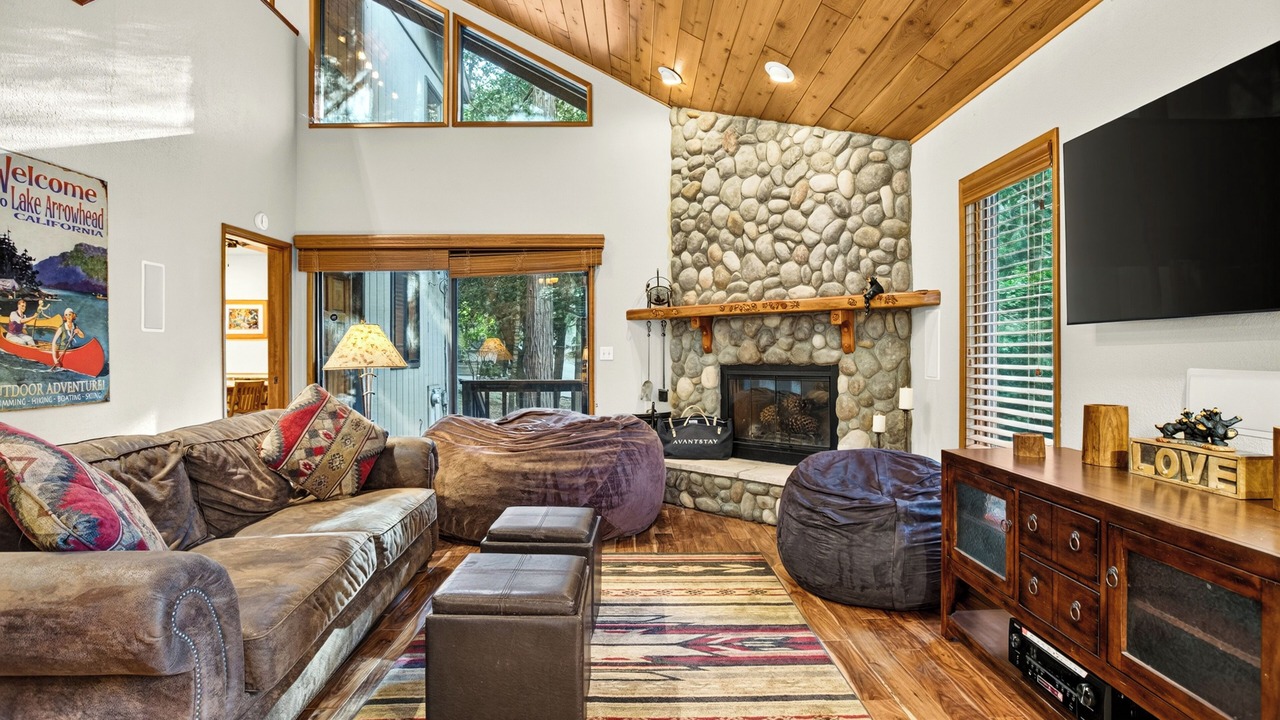 Photo of Livingroom in Cedar Glen