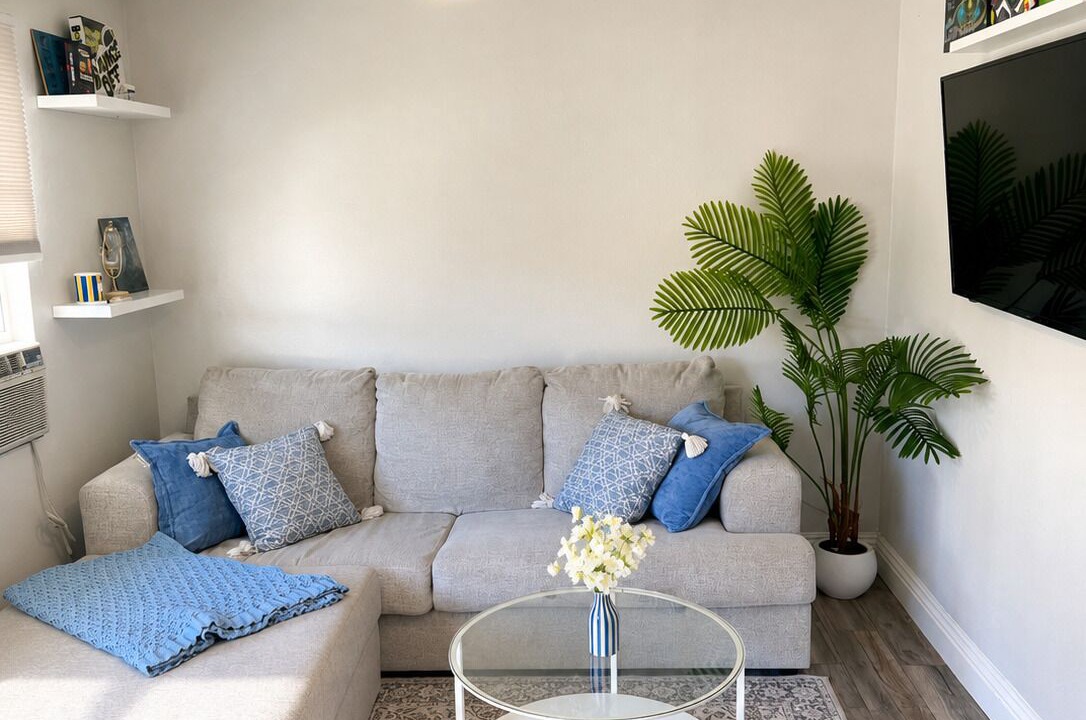 Photo of Livingroom in Reseda