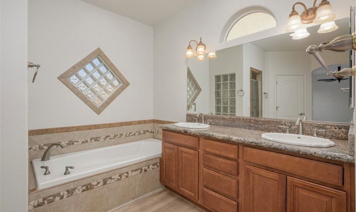 Photo of Bathroom in Sunridge Estates