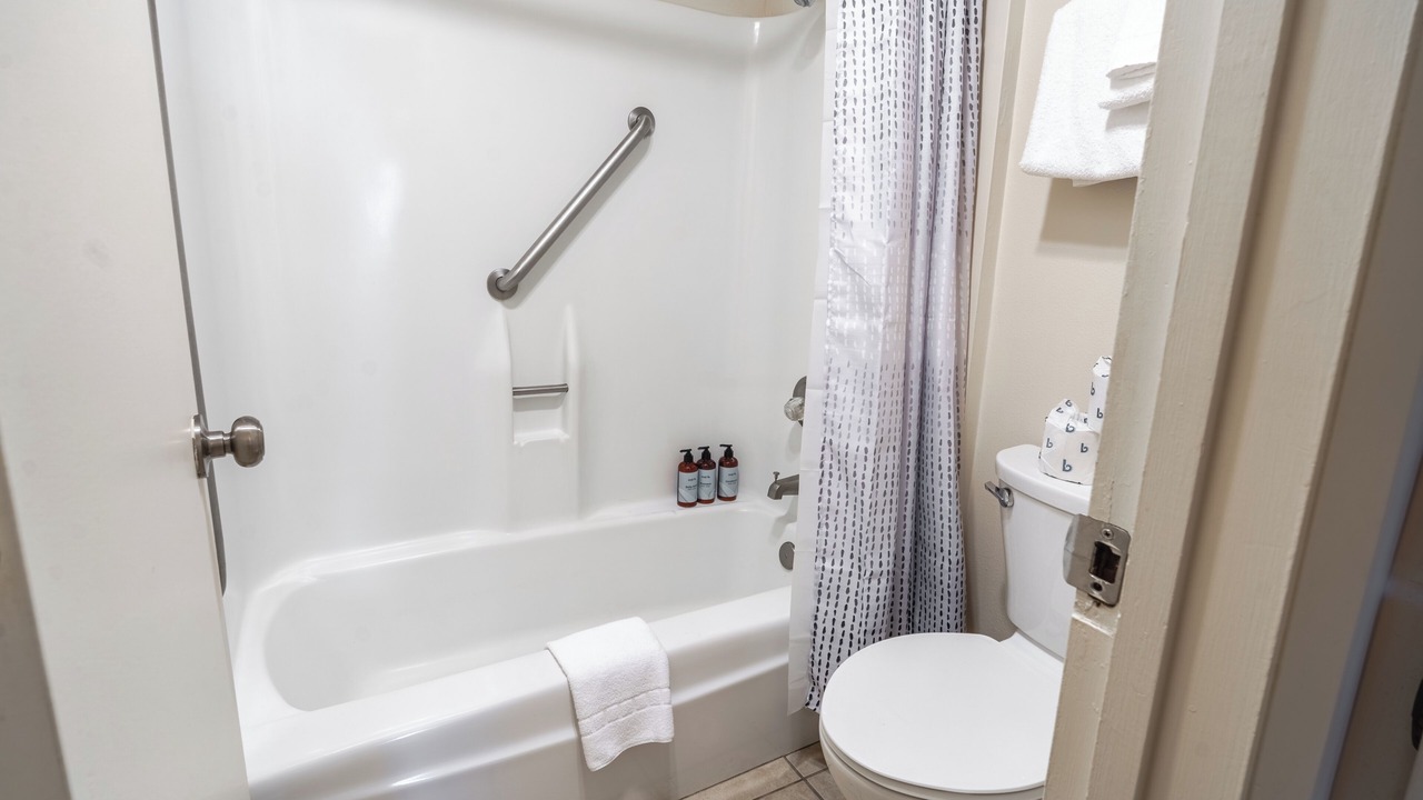 Photo of Bathroom in Bijou Park