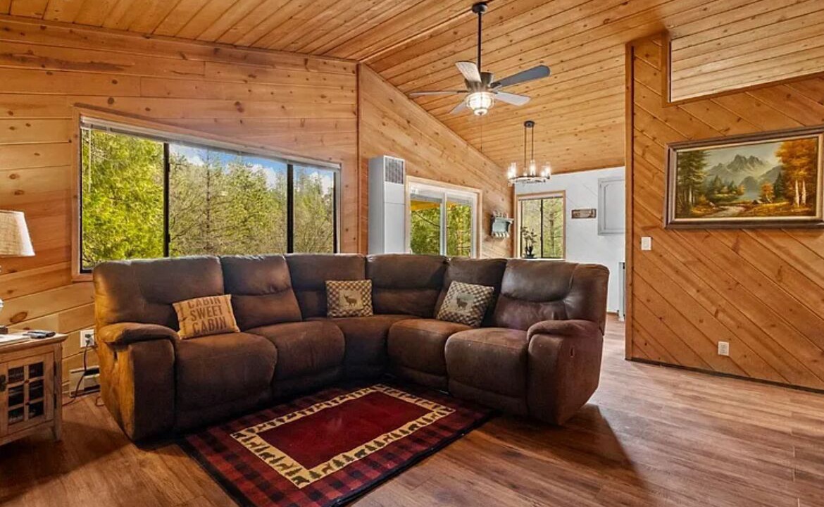 Photo of Livingroom in Twain Harte