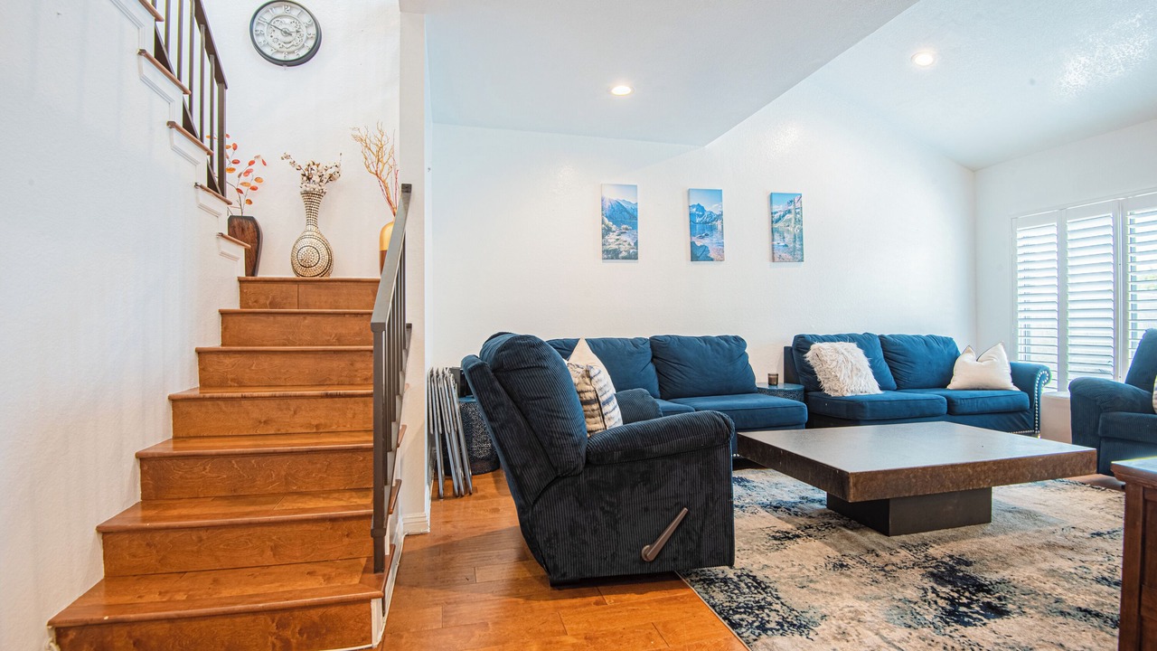 Photo of Livingroom in West Carson