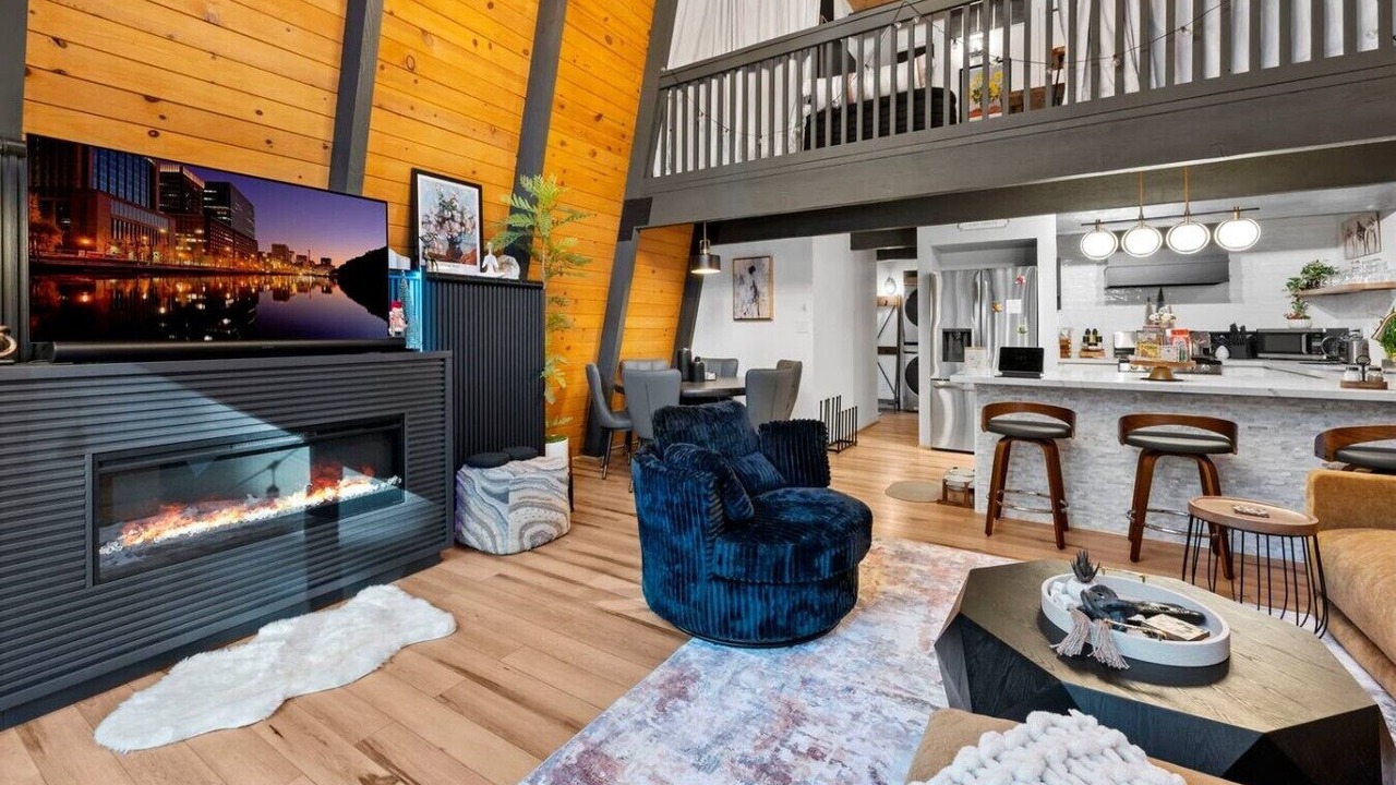 Photo of Livingroom in Summit Estates