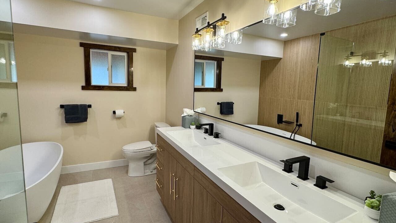 Photo of Bathroom in Round Hill Village