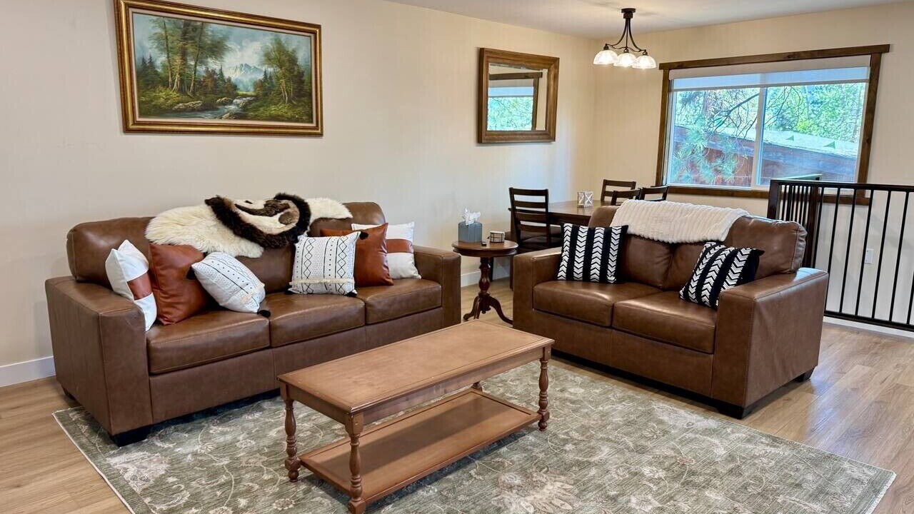 Photo of Livingroom in Round Hill Village