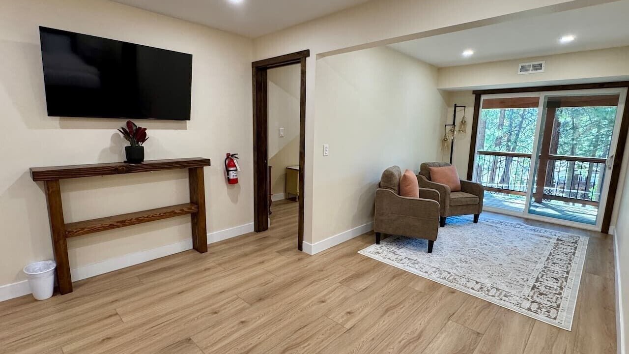 Photo of Livingroom in Round Hill Village
