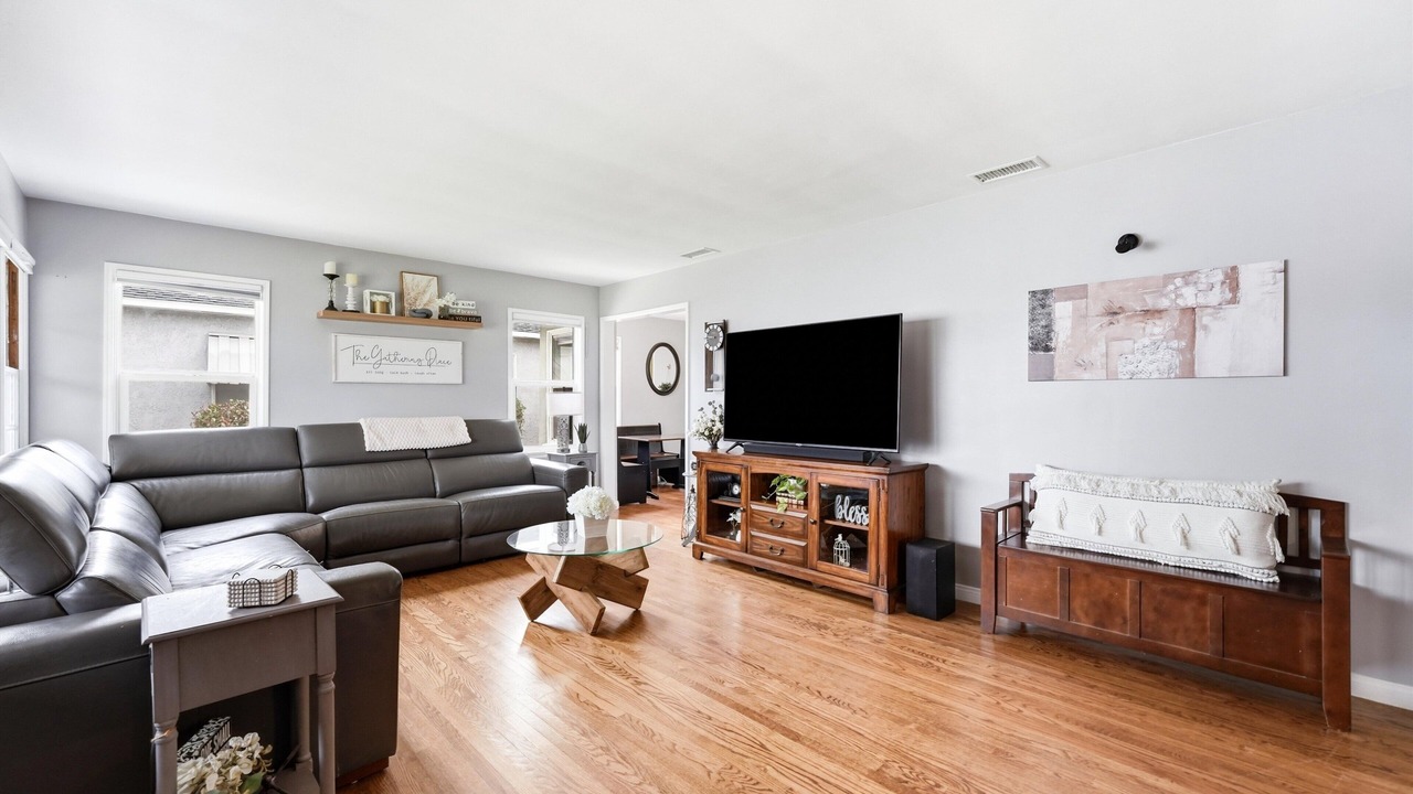Photo of Livingroom in Old Towne