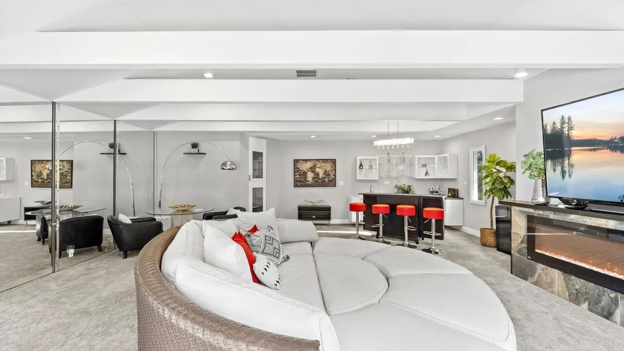 Photo of Livingroom in Chabot Park