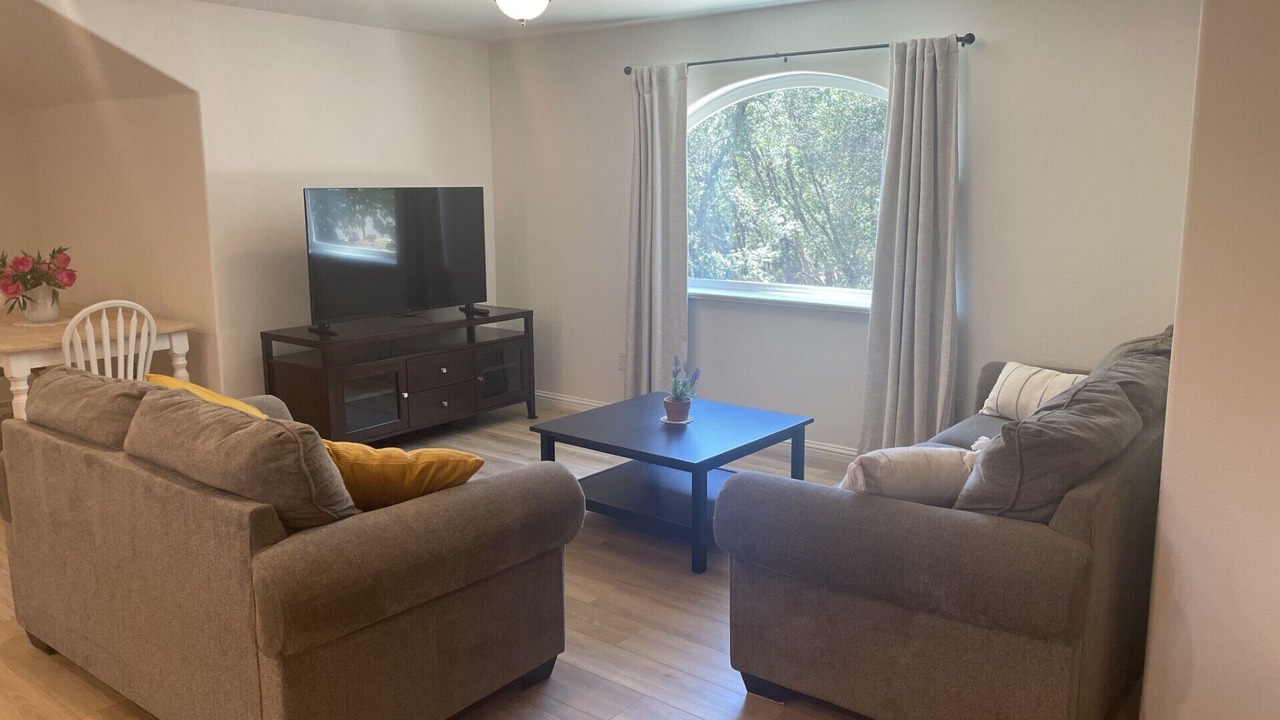 Photo of Livingroom in Tuolumne